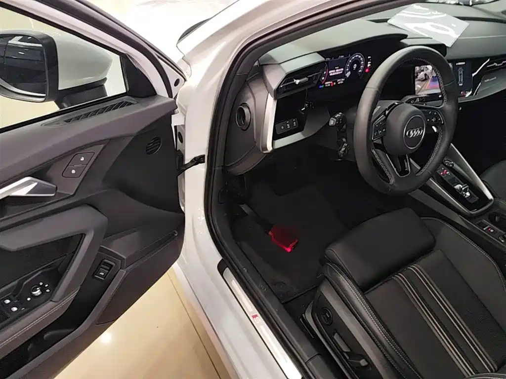 Audi A3 2023 Facelift Sportback 35 TFSI Fashion Sport фото 16