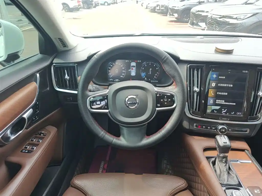 Фото 11 - Volvo S90
