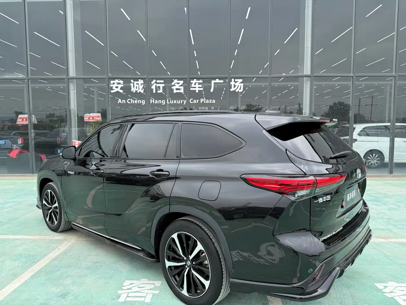 Toyota Crown Kluger 2021 2.5L HEV AWD Flagship Edition фото 18