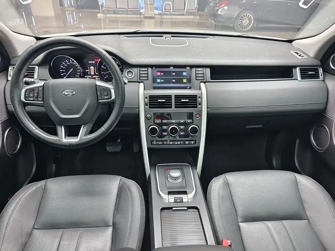 Land Rover Discovery Sport 2016 2.0T HSE фото 5