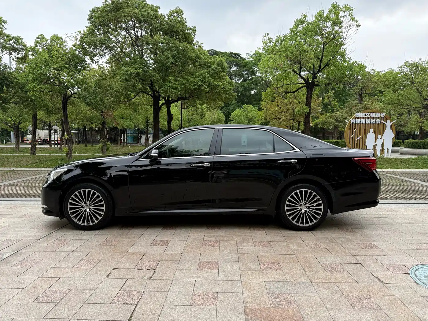 Toyota Crown 2018 2.0T Fashion Edition фото 10