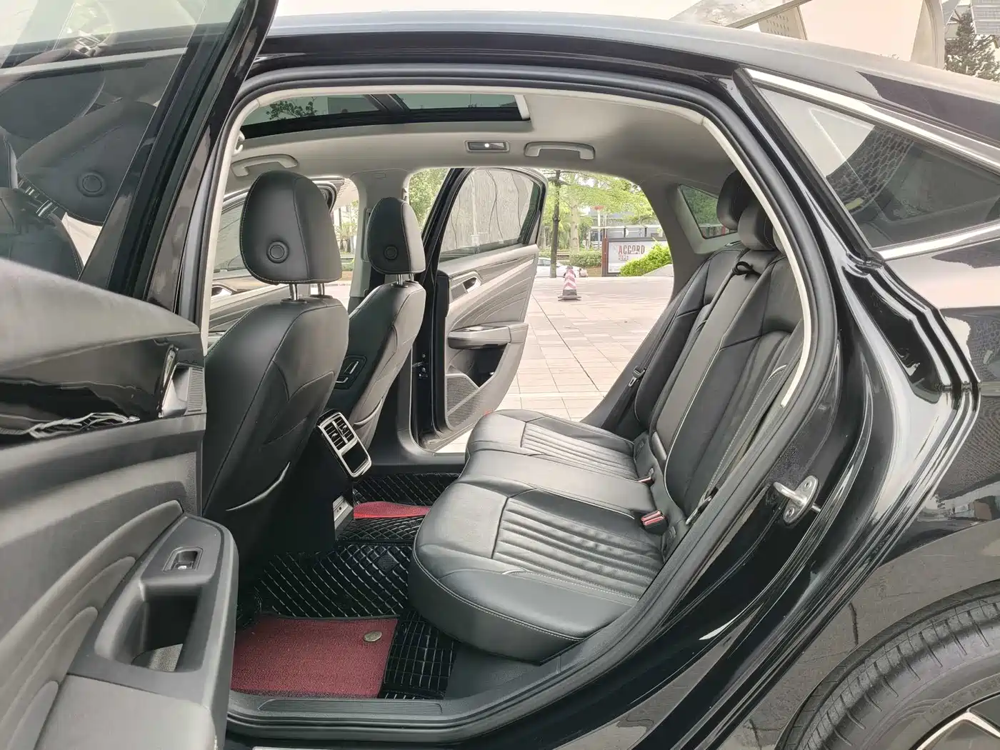 Volkswagen Passat 2022 330TSI Starlight Elite Edition фото 10