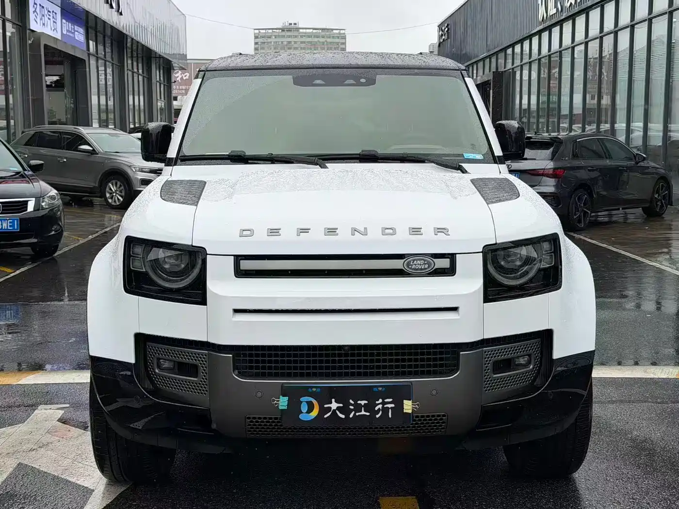 Land Rover Defender 2025 110 3.0T P400 -Dynamic HSE фото 2