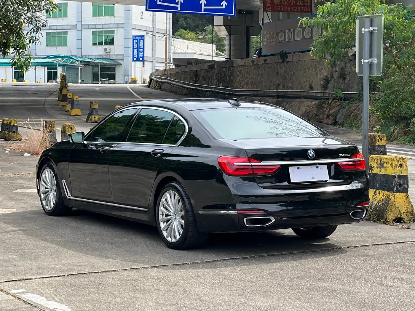 BMW 7 Series 2016 740Li Leading Edition фото 3
