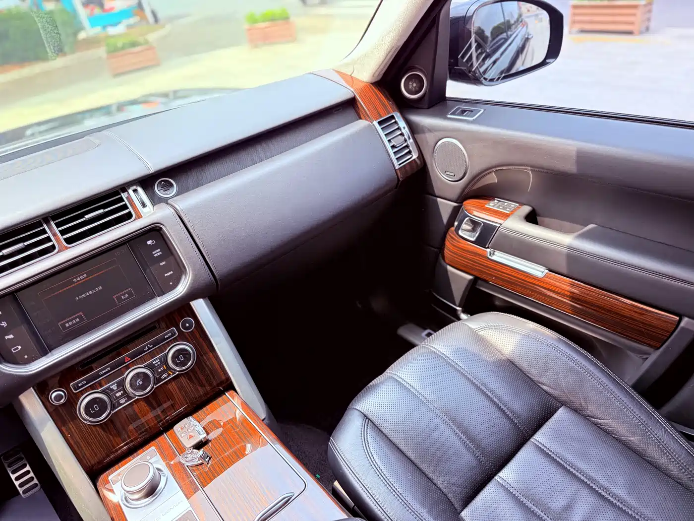 Land Rover Range Rover 2015 5.0 SC V8 AB Prestigious Genesis Extended Edition фото 14