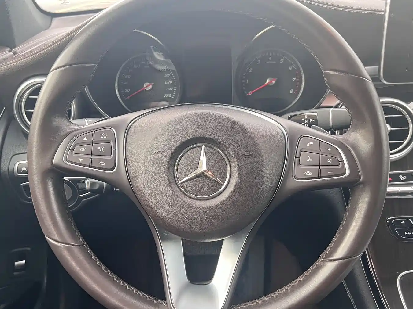Mercedes-Benz GLC 2018 GLC 260 4MATIC Luxury фото 12