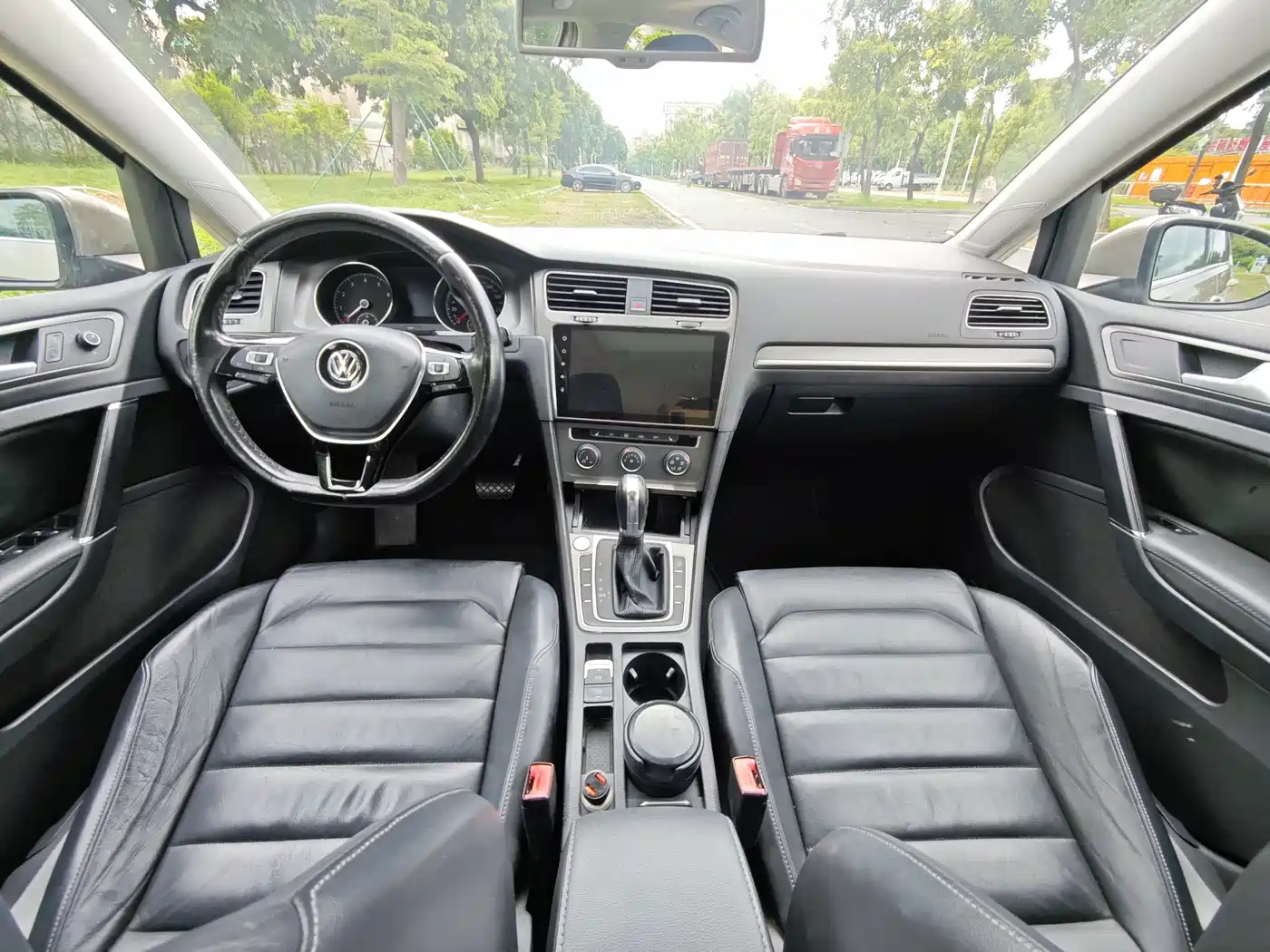 Фото 17 - Volkswagen Golf