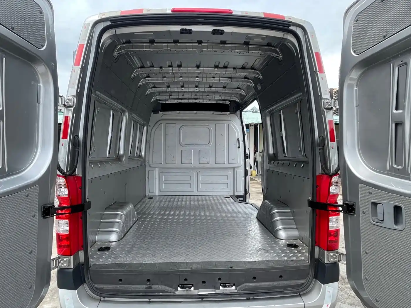 Foton Tuyano 2025 2024 Jixiang Multi-function 2.0T Automatic Long Wheelbase Medium Roof Single Rear Tire 3-seater