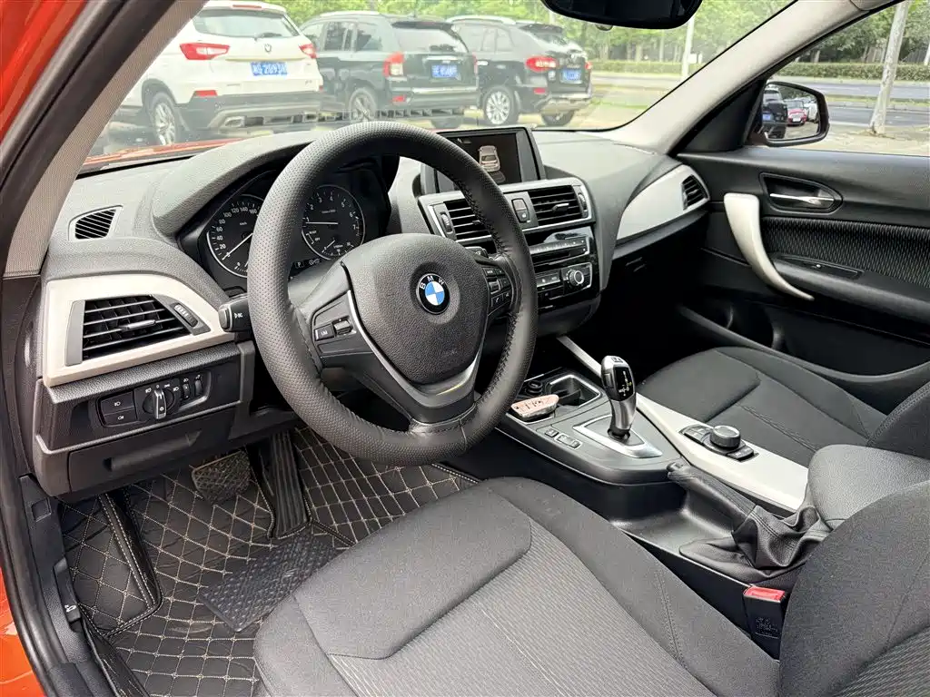 BMW 1 Series (Import) 2015 118i Leading фото 13