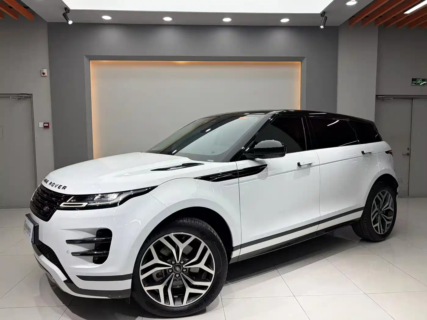 Land Rover Range Rover Evoque 2024 Range Rover Evoque L 249PS Light Master Edition