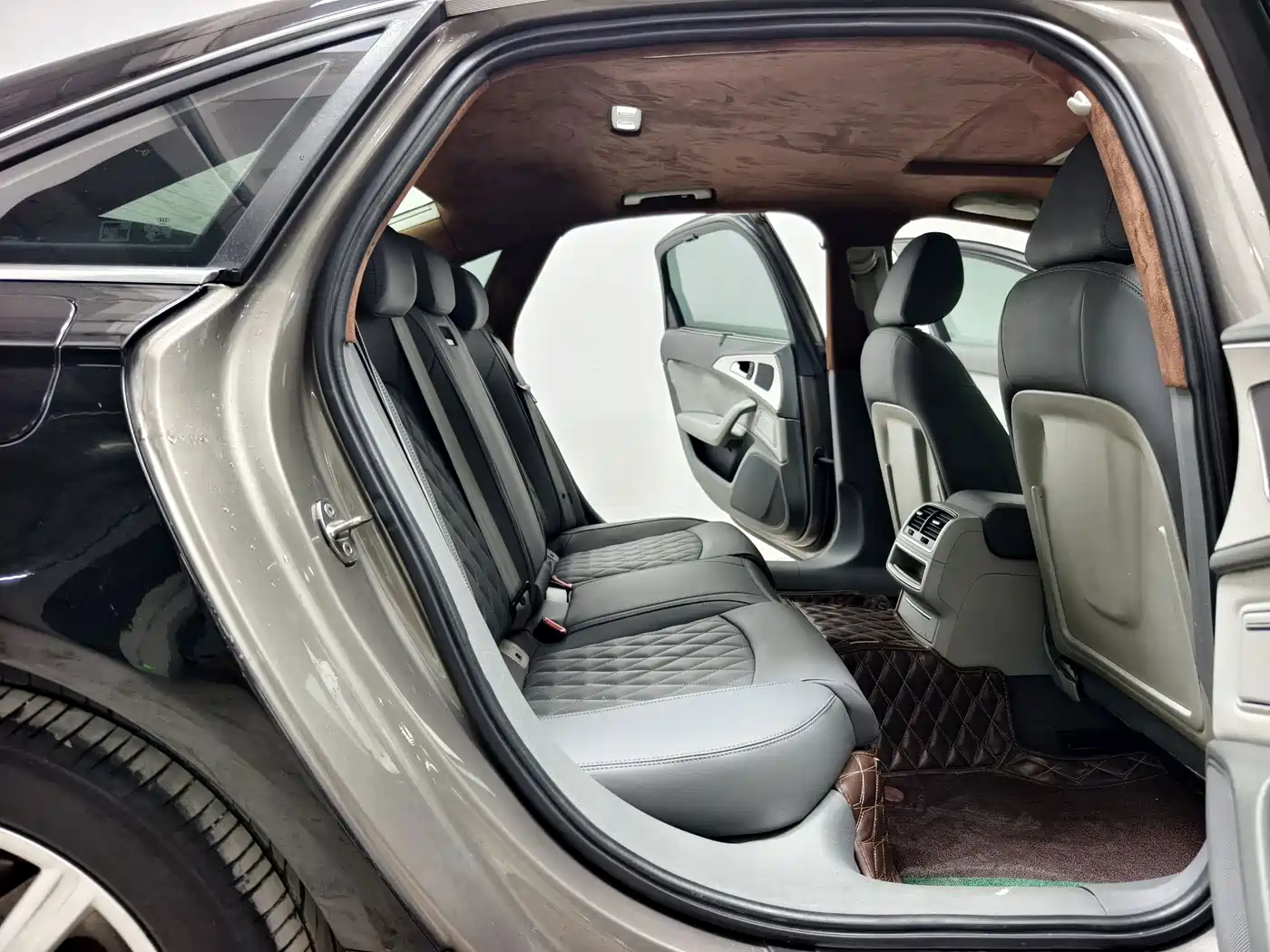 Фото 16 - Audi A6L