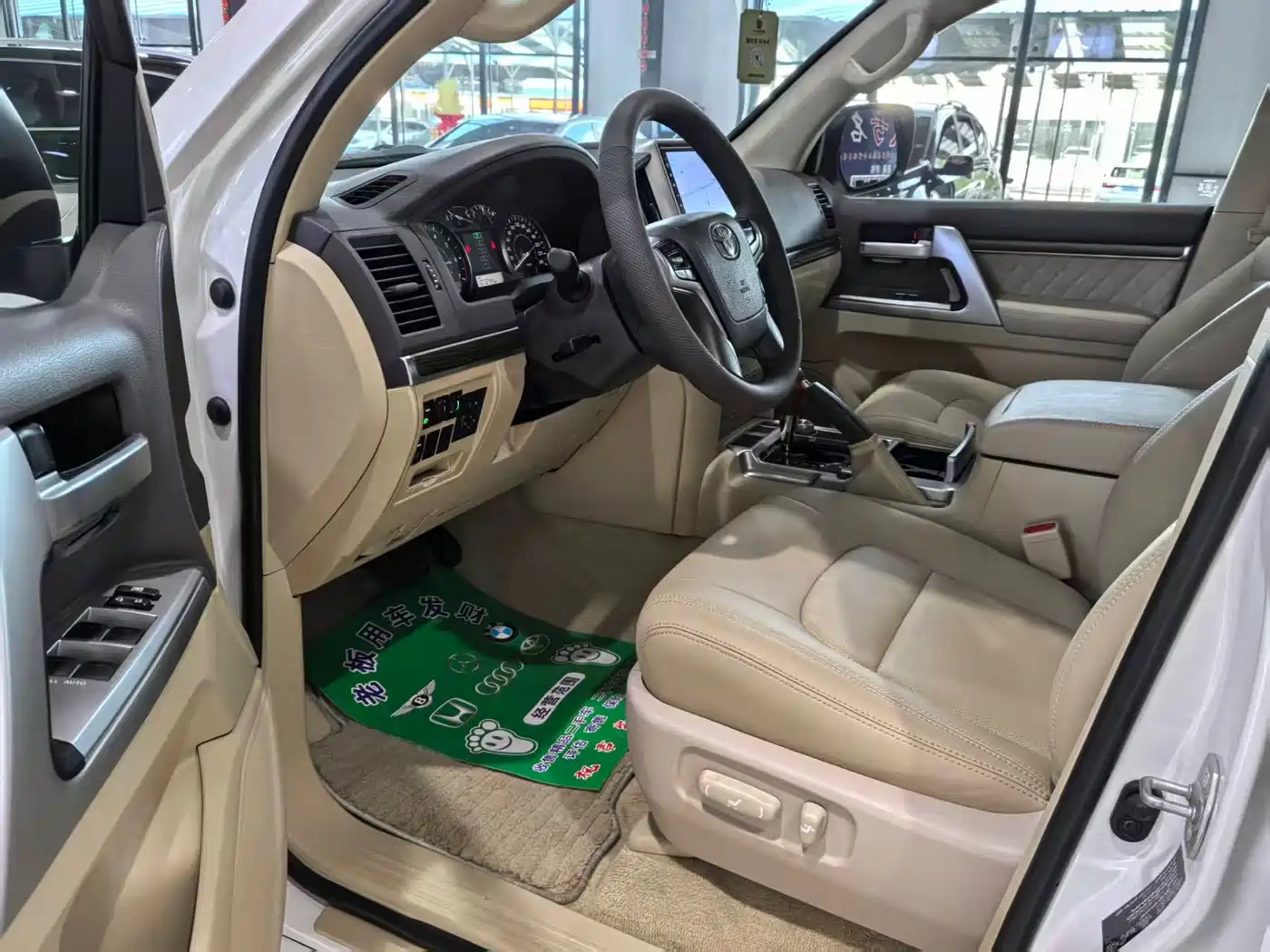 Toyota Land Cruiser (Import) 2017 2015 4.0L V6 Middle East Low Configuration Edition