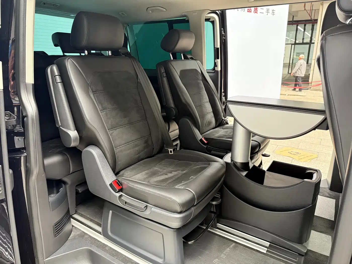Volkswagen Multivan 2018 2.0TSI 4WD Premium Edition 7-Seater фото 12