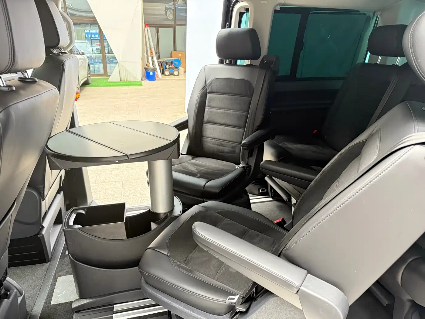 Volkswagen Multivan 2018 2.0TSI 4WD Premium Edition 7-Seater фото 10