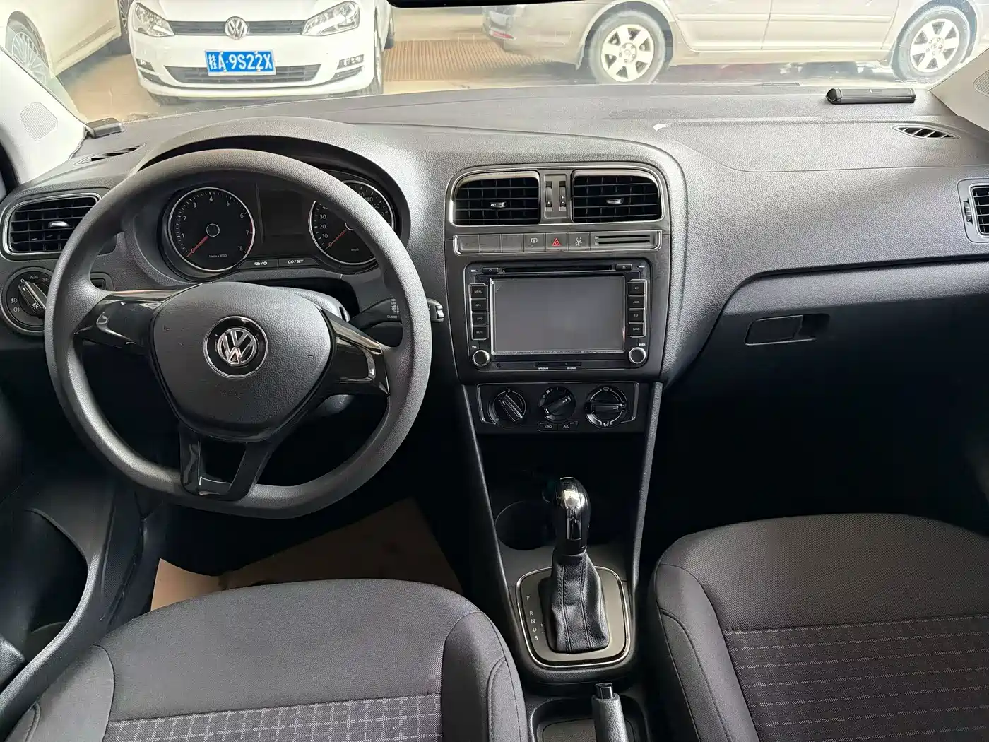 Volkswagen Polo 2014 1.4L Automatic Comfort Edition фото 6
