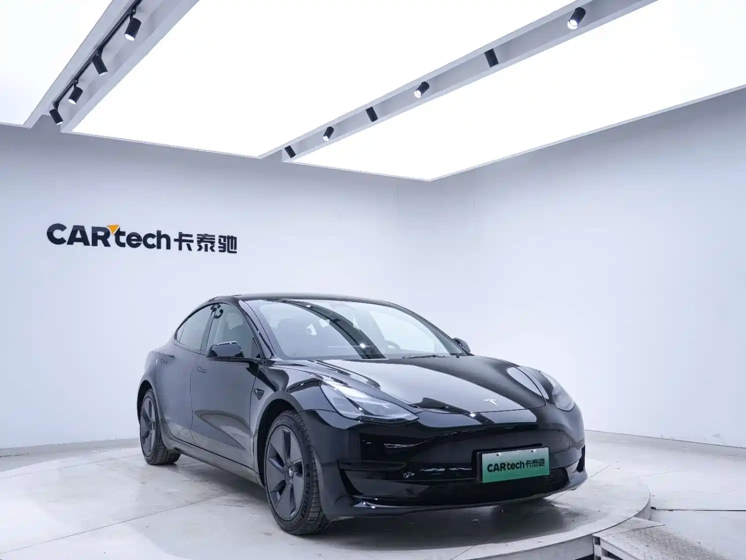 Фото 8 - Tesla Model 3