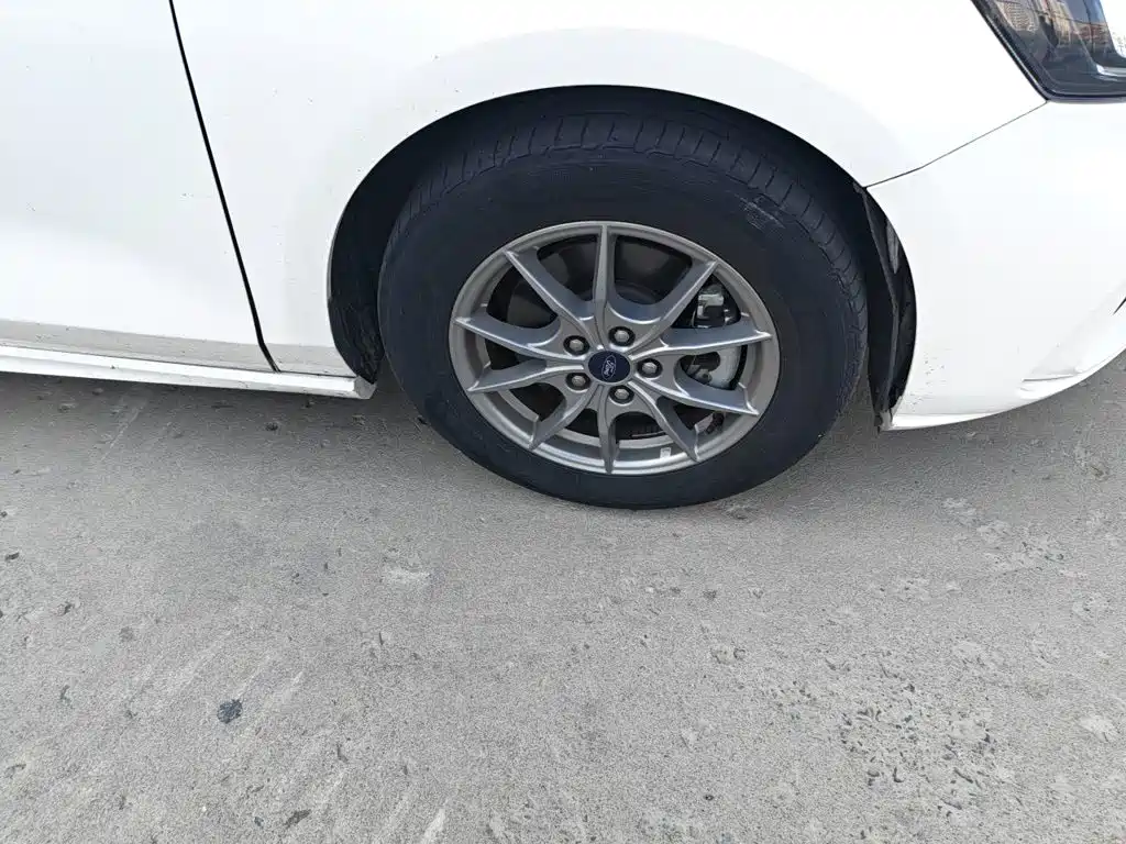 Фото 24 - Ford Focus