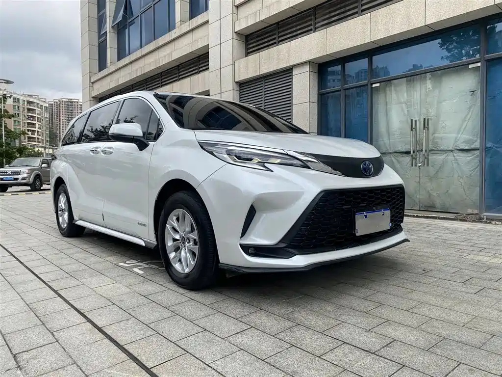 Toyota Granvia 2023 2.5L Hybrid Comfort Edition фото 3