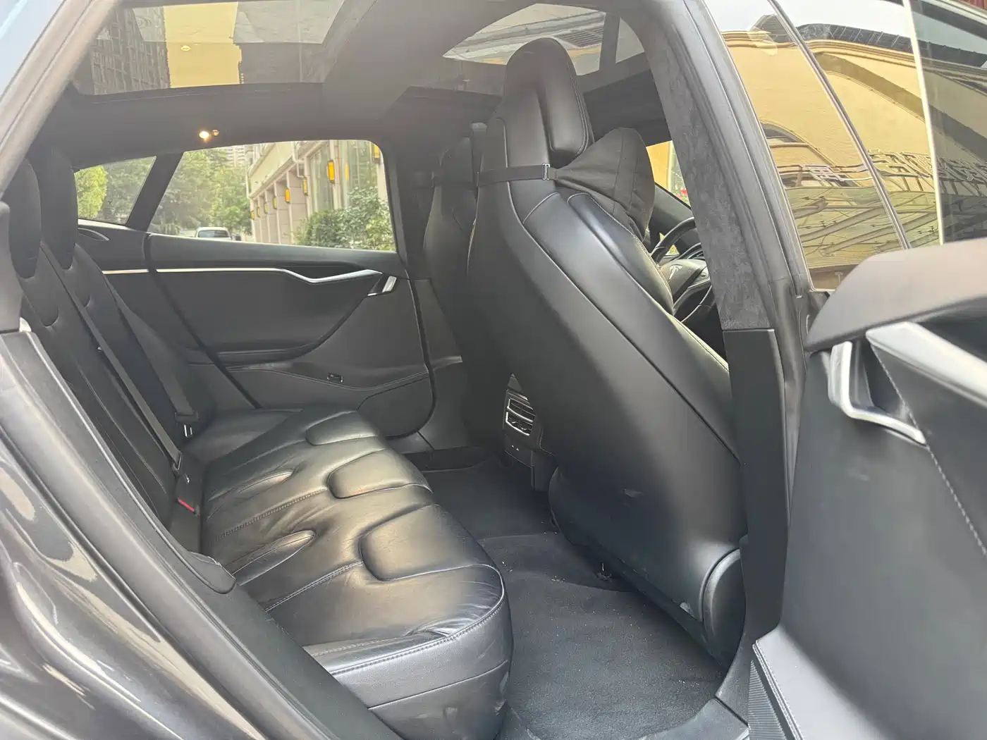 TESLA MODEL S