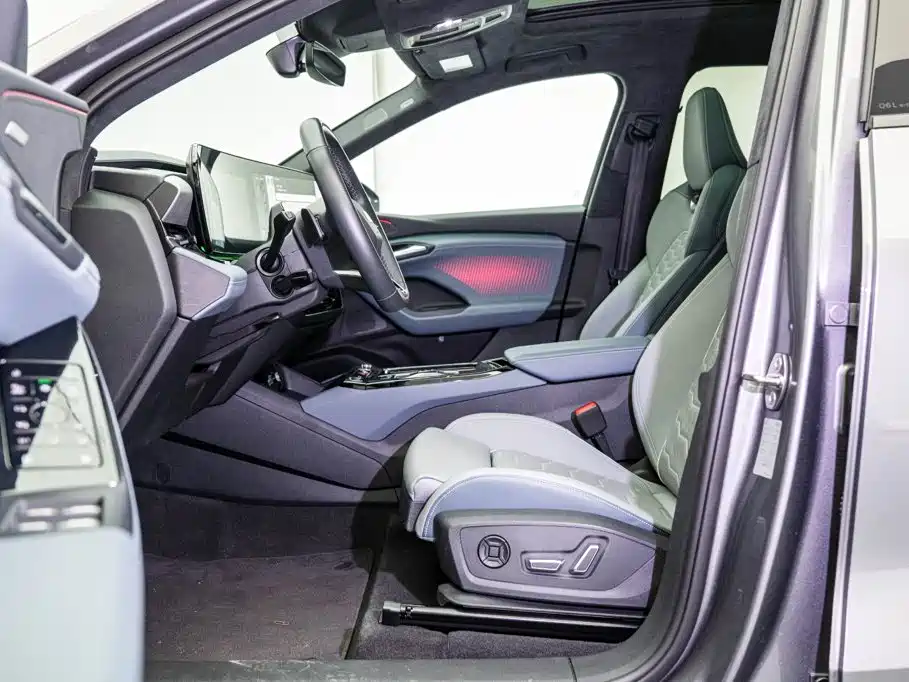 Фото 10 - Audi Q6L e-tron
