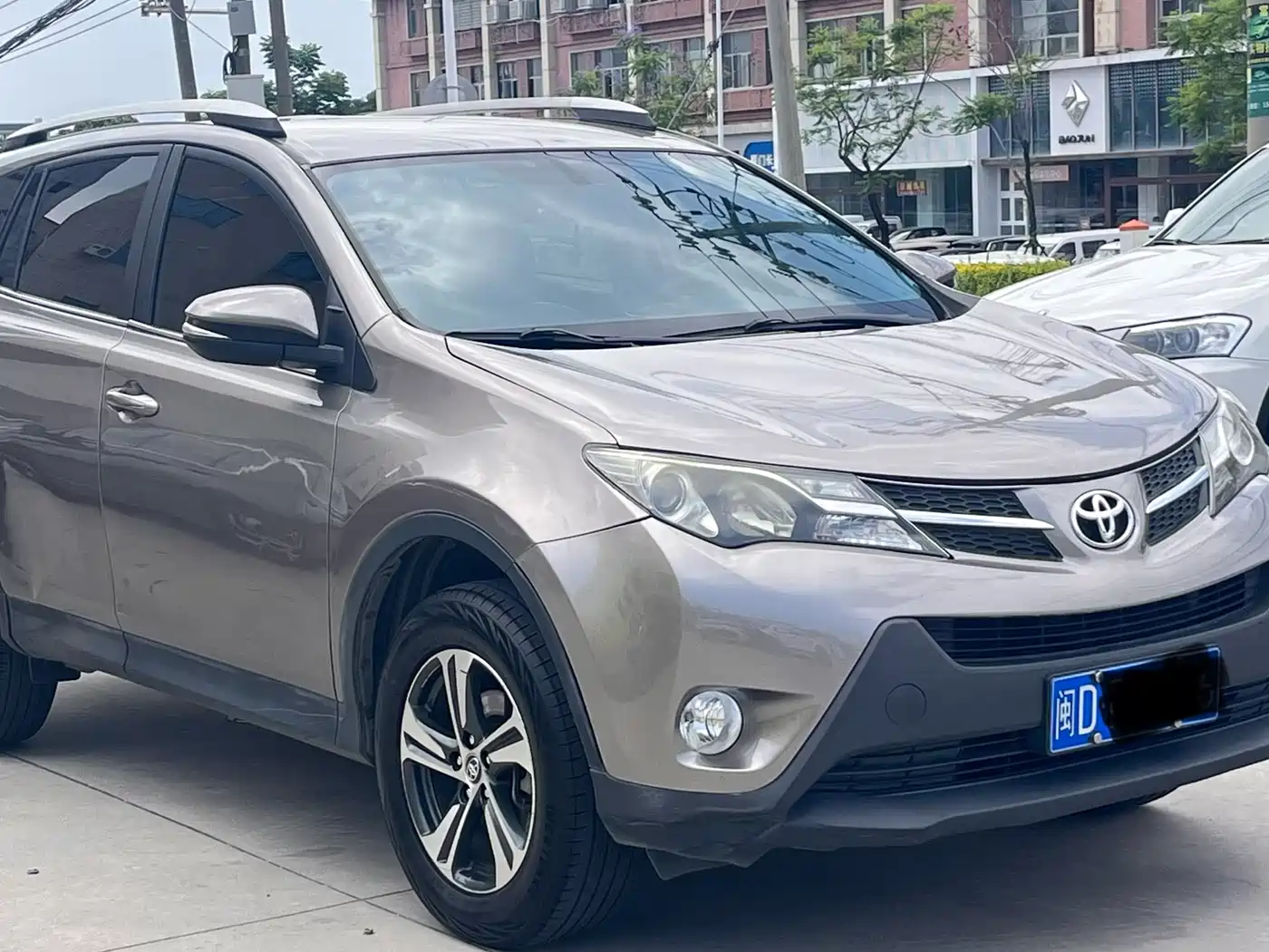 Toyota RAV4 Rongfang 2015 2.0L CVT 2WD Urban Edition фото 3