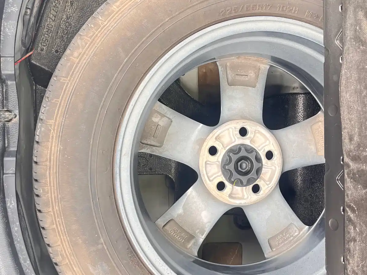 Toyota RAV4 Rongfang 2015 2.0L CVT 2WD Urban Edition фото 13