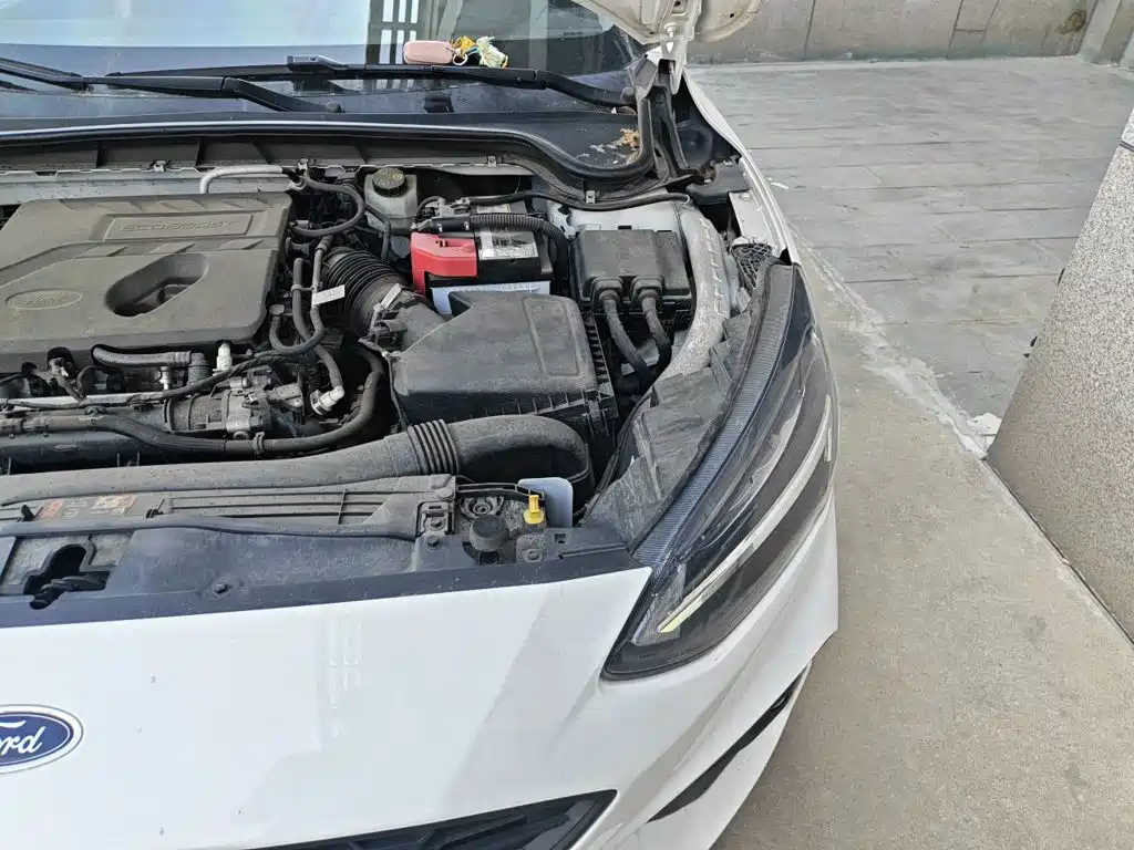 Фото 21 - Ford Focus