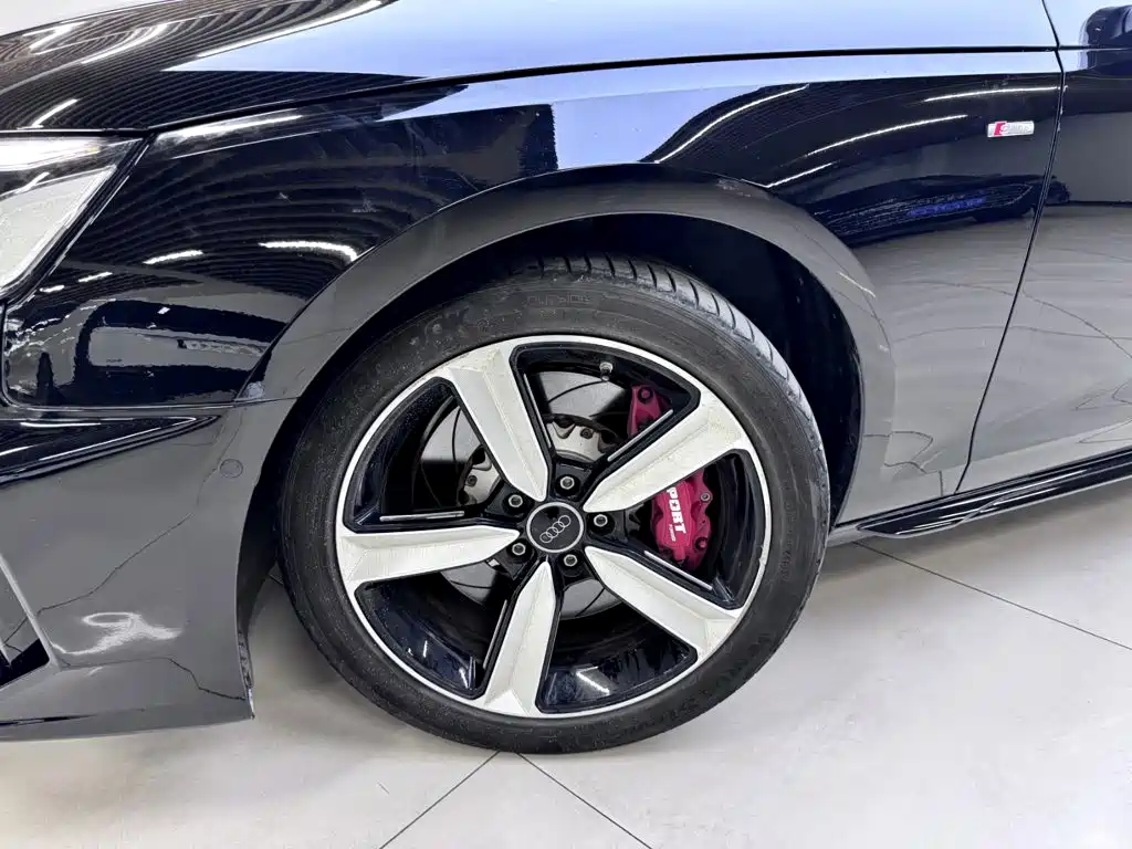 Фото 18 - Audi A4 (Import)