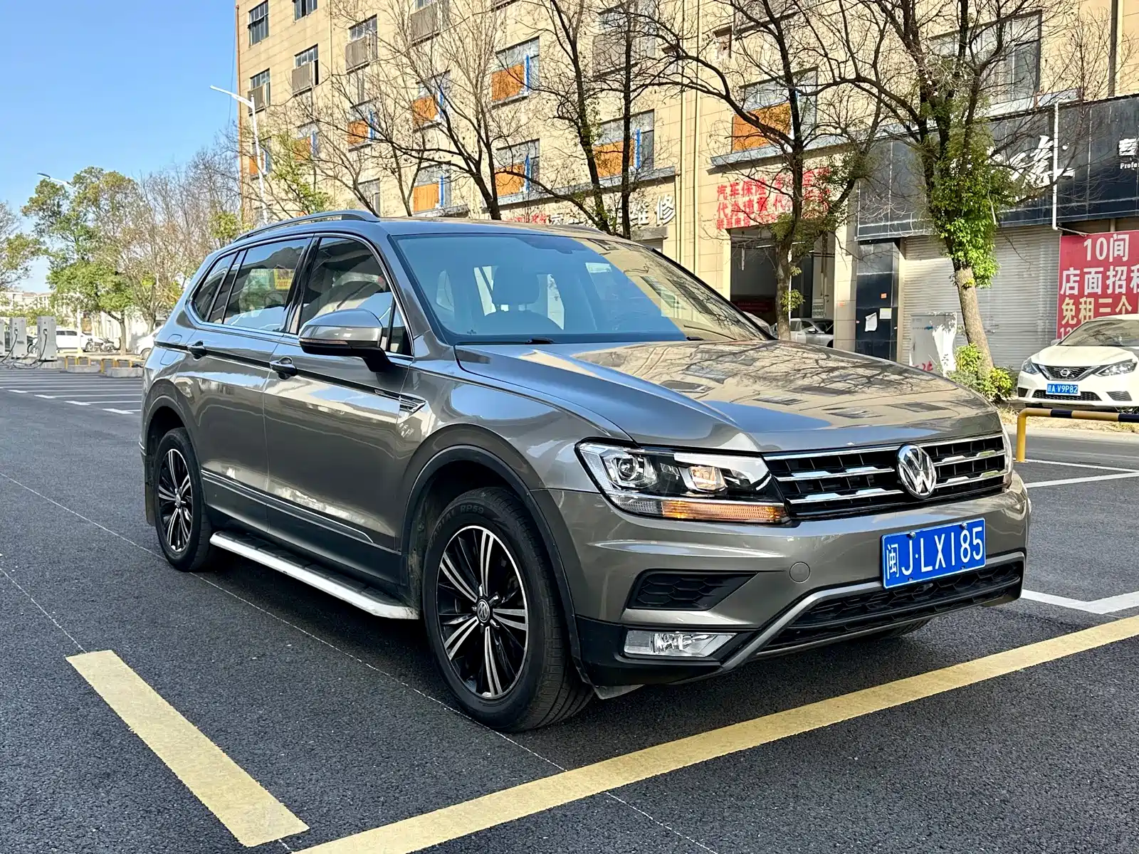 Photo 3 - Volkswagen Tiguan L