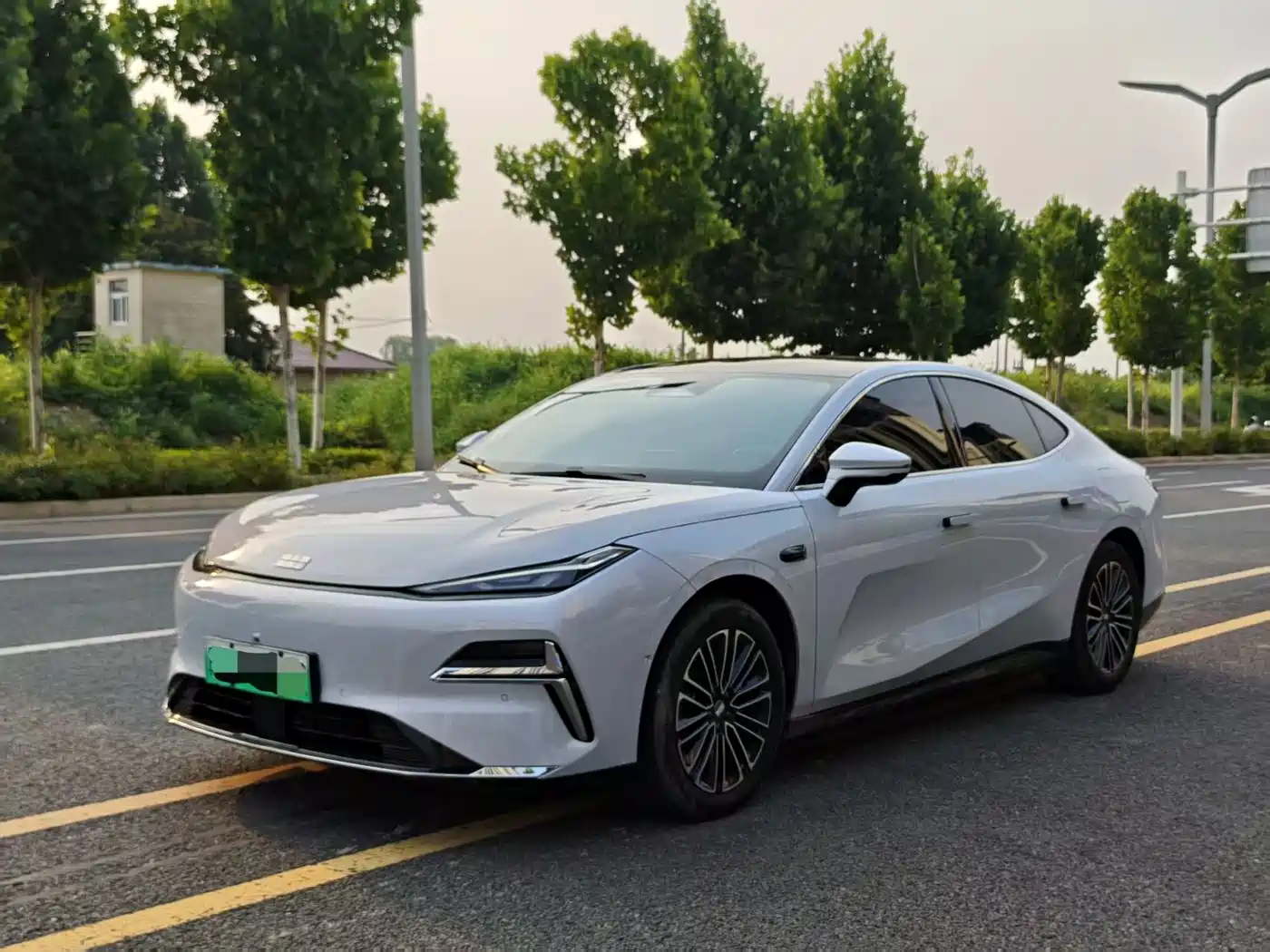 Geely Galaxy Galaxy Xingyao 8 2025 130km EM-i Premium Edition