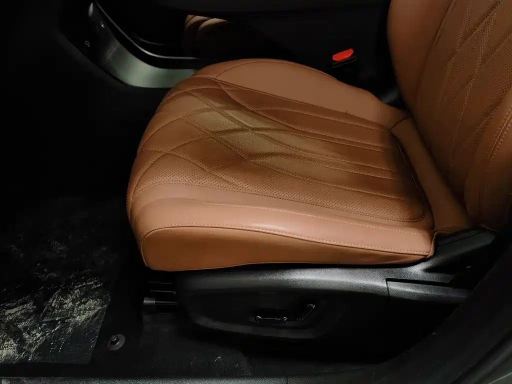 Geely Boyue REV 2026 2026 Extended Range Base Model