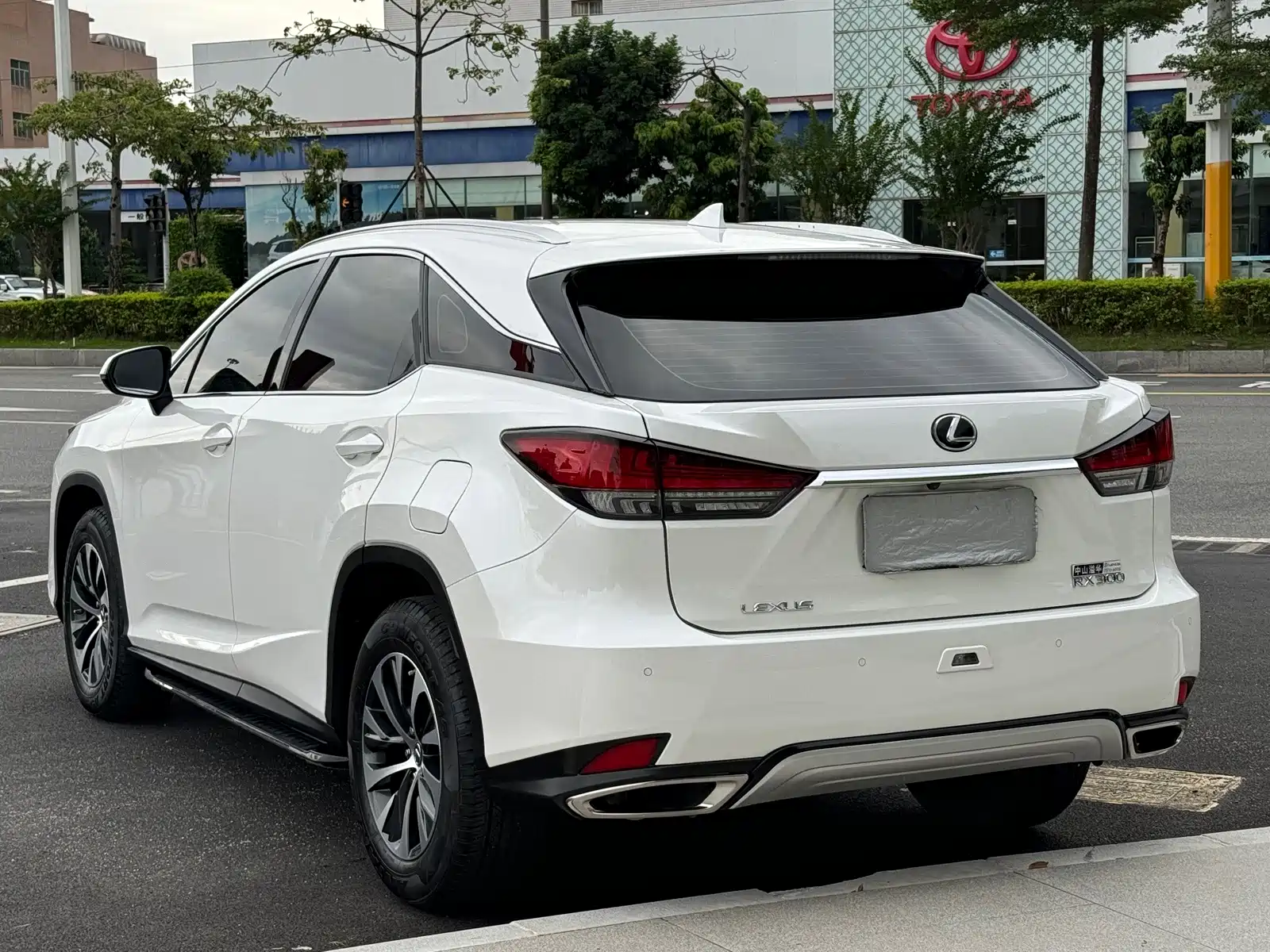 Фото 20 - Lexus RX
