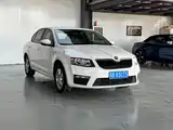 Фото 3 - Škoda Octavia