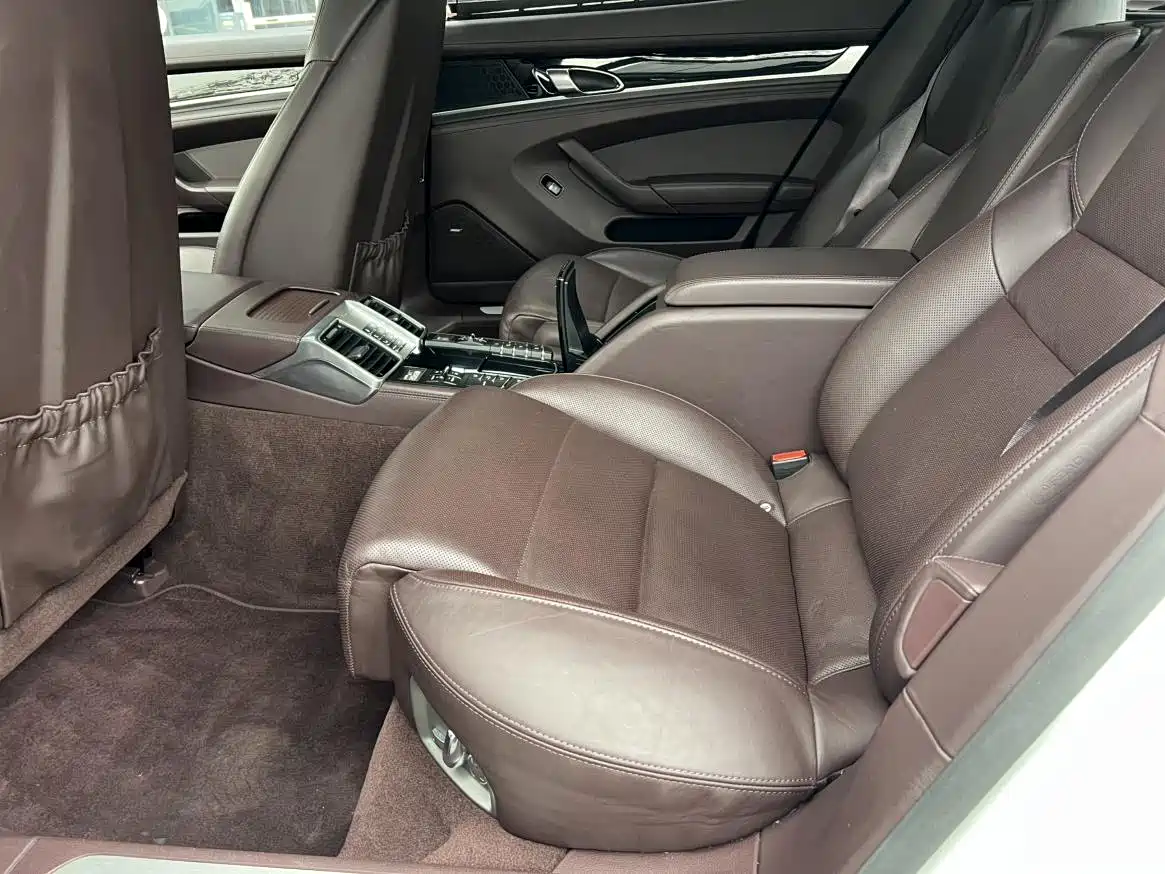 صورة 7 - Porsche Panamera