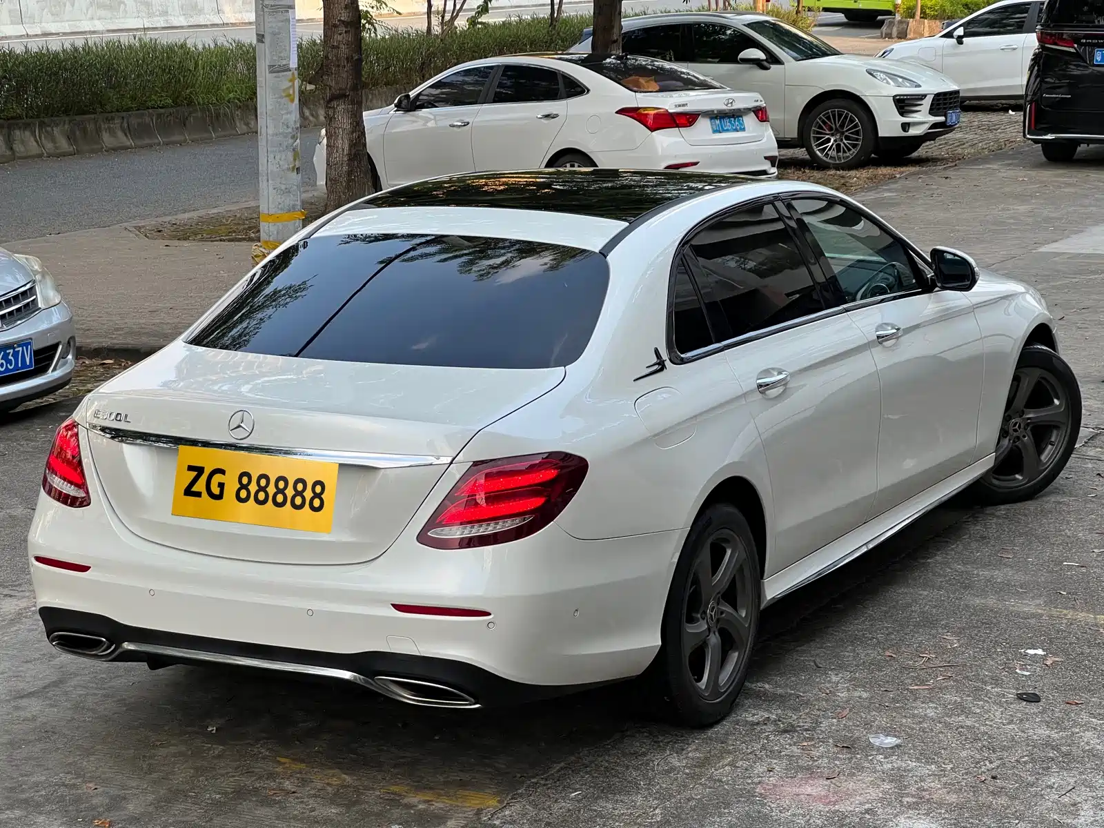 Фото 4 - Mercedes-Benz E-Class