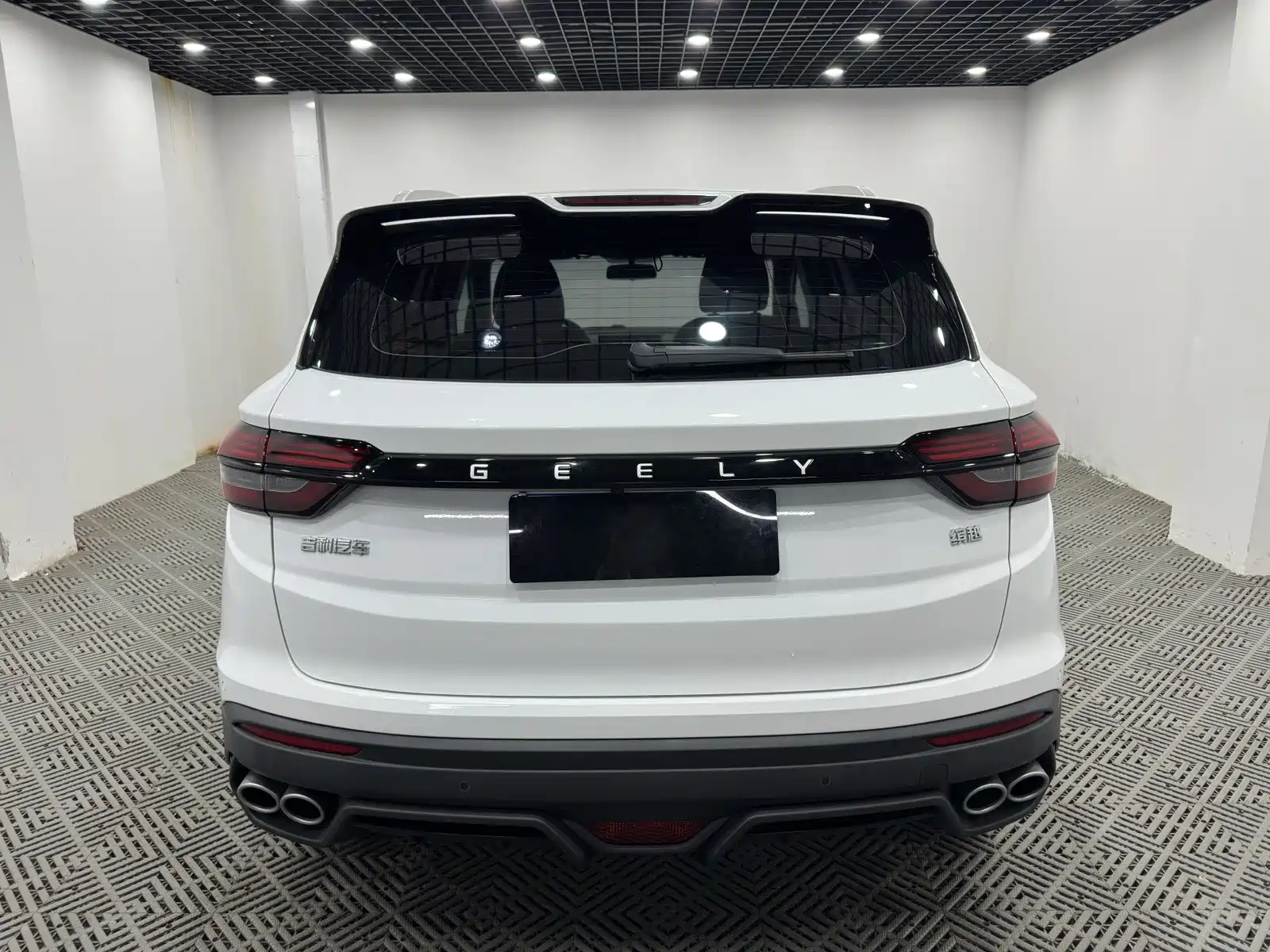 Фото 8 - Geely Coolray