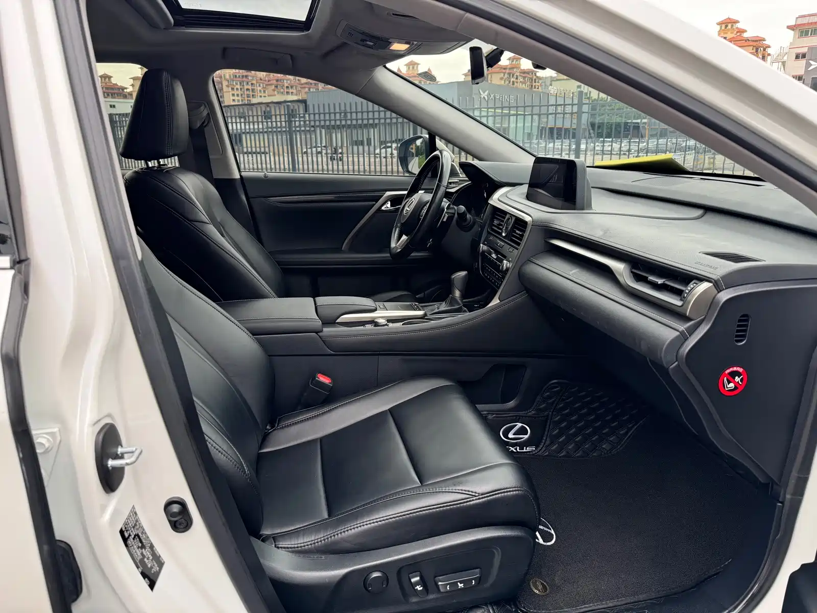 Фото 14 - Lexus RX