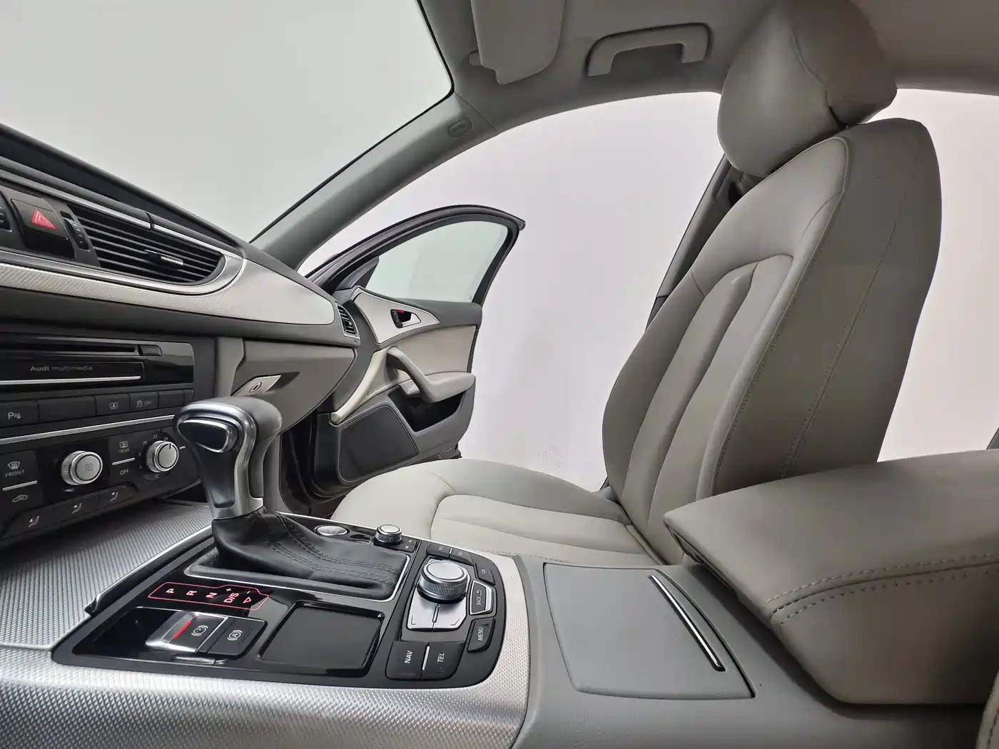 Фото 12 - Audi A6L