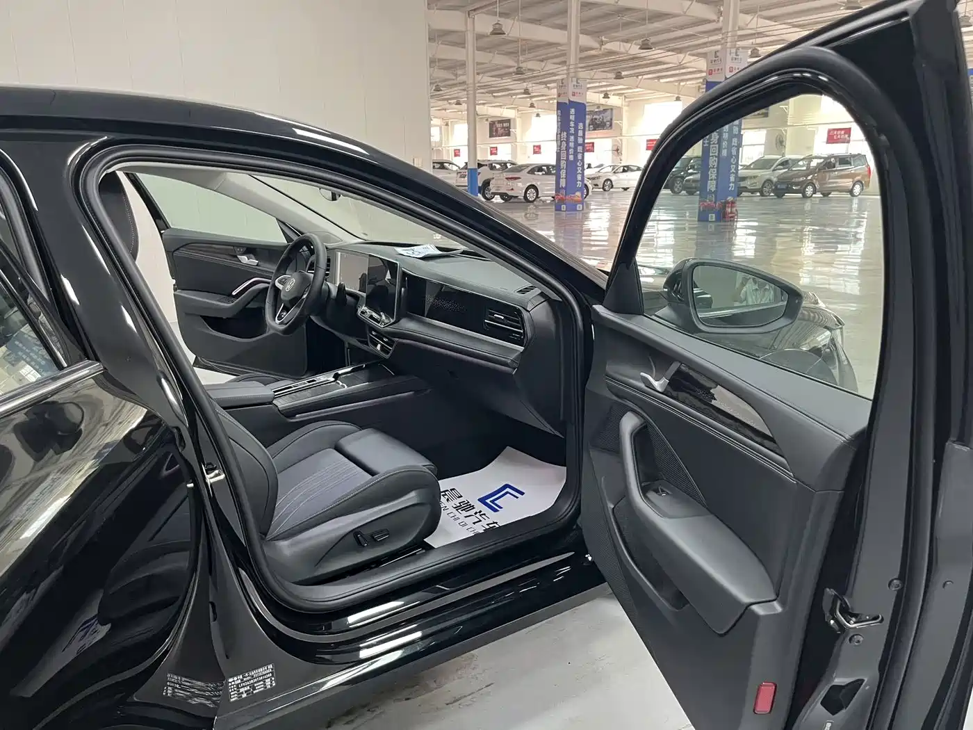 Volkswagen Magotan 2026 2026  300TSI Premium Edition Eye-catcher