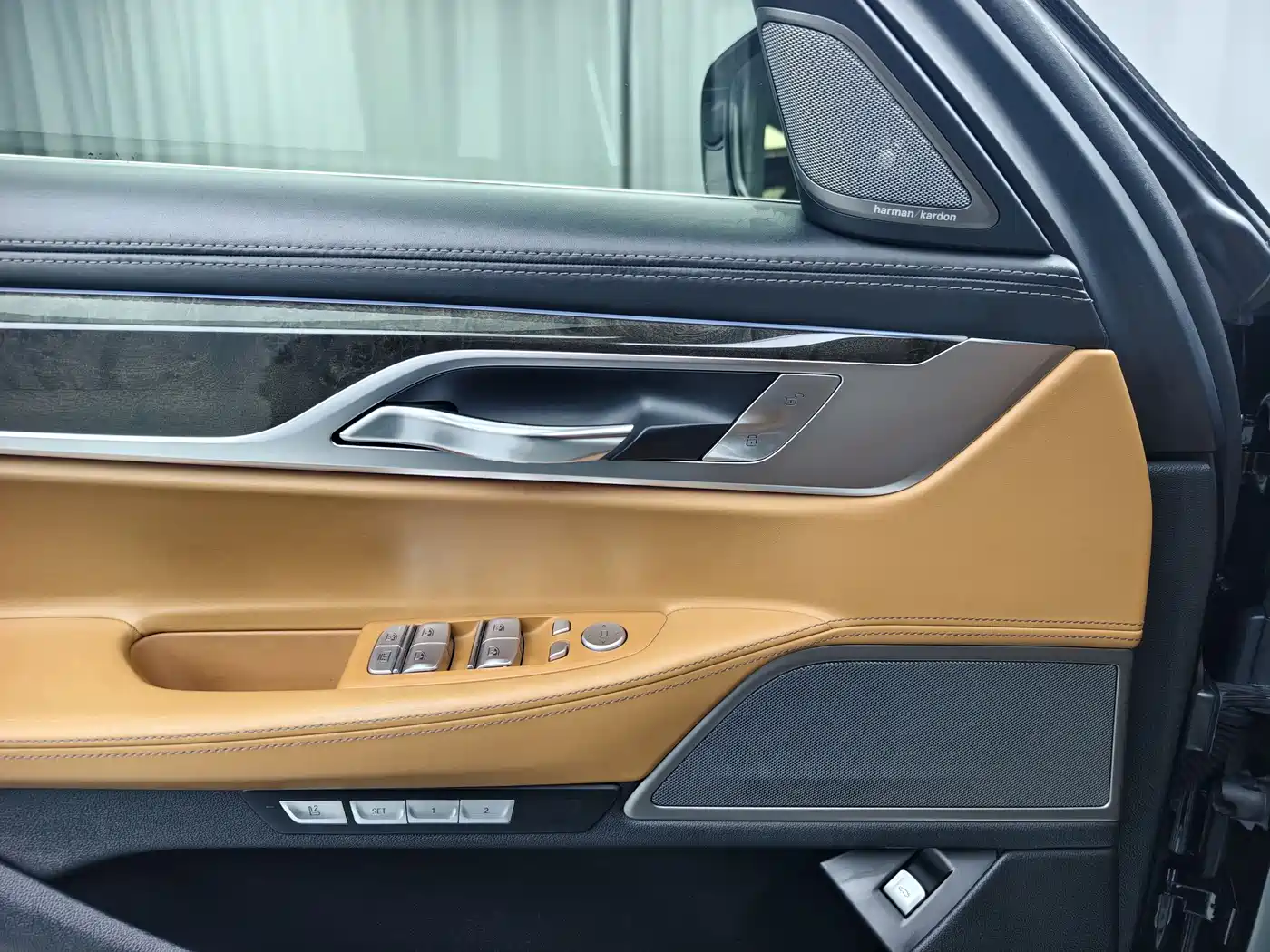 BMW 7 Series 2016 740Li Leading Edition фото 8