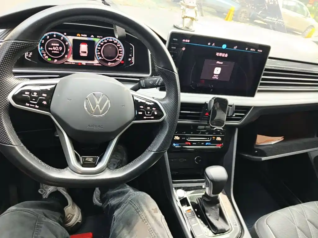 Фото 10 - Volkswagen Tiguan L