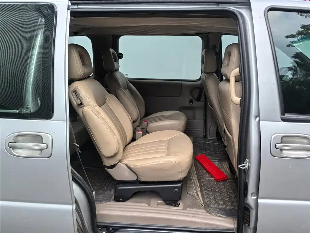 Photo 15 - Buick GL8