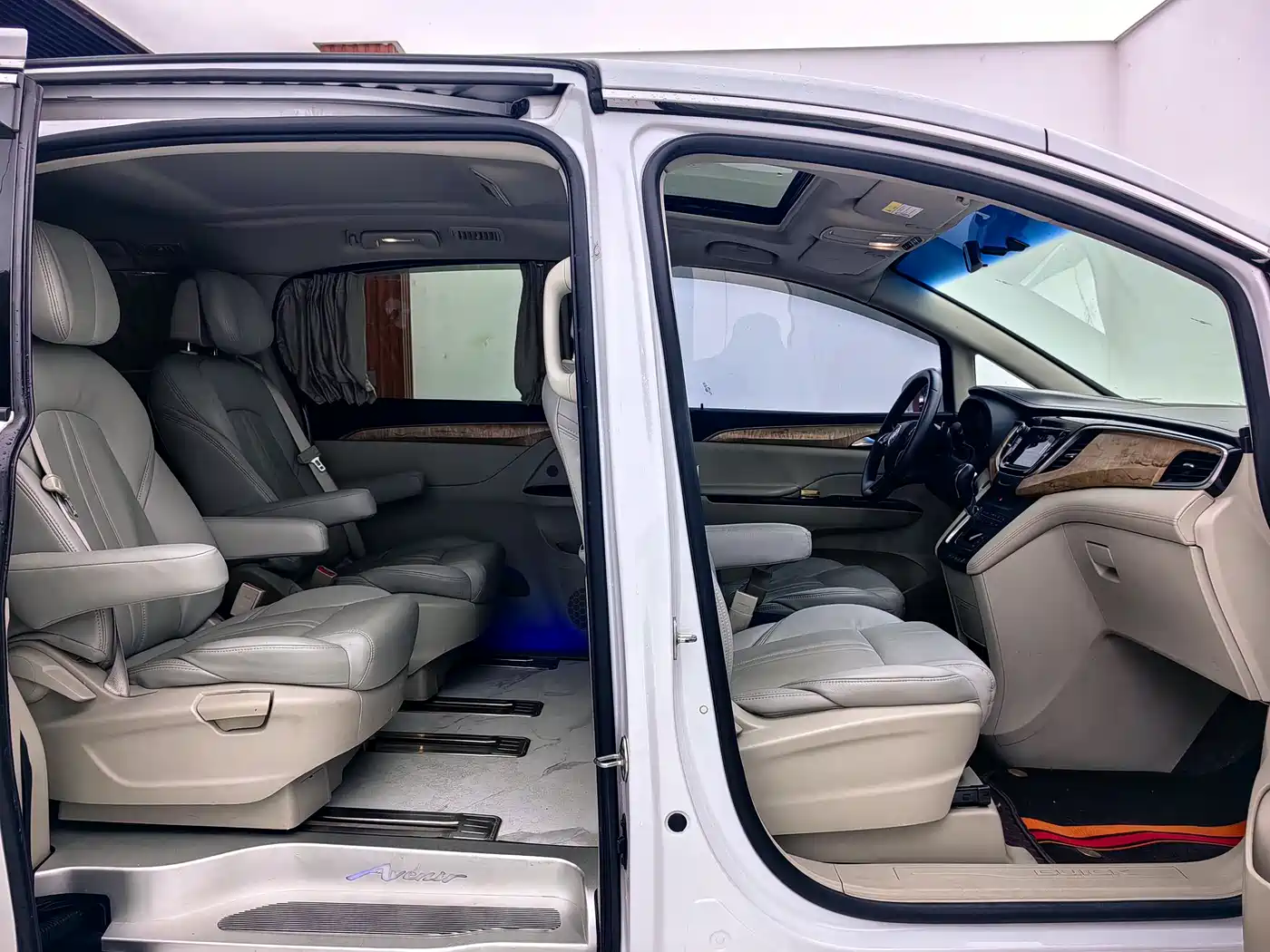 Buick GL8 2018 28T Comfort China VI фото 15