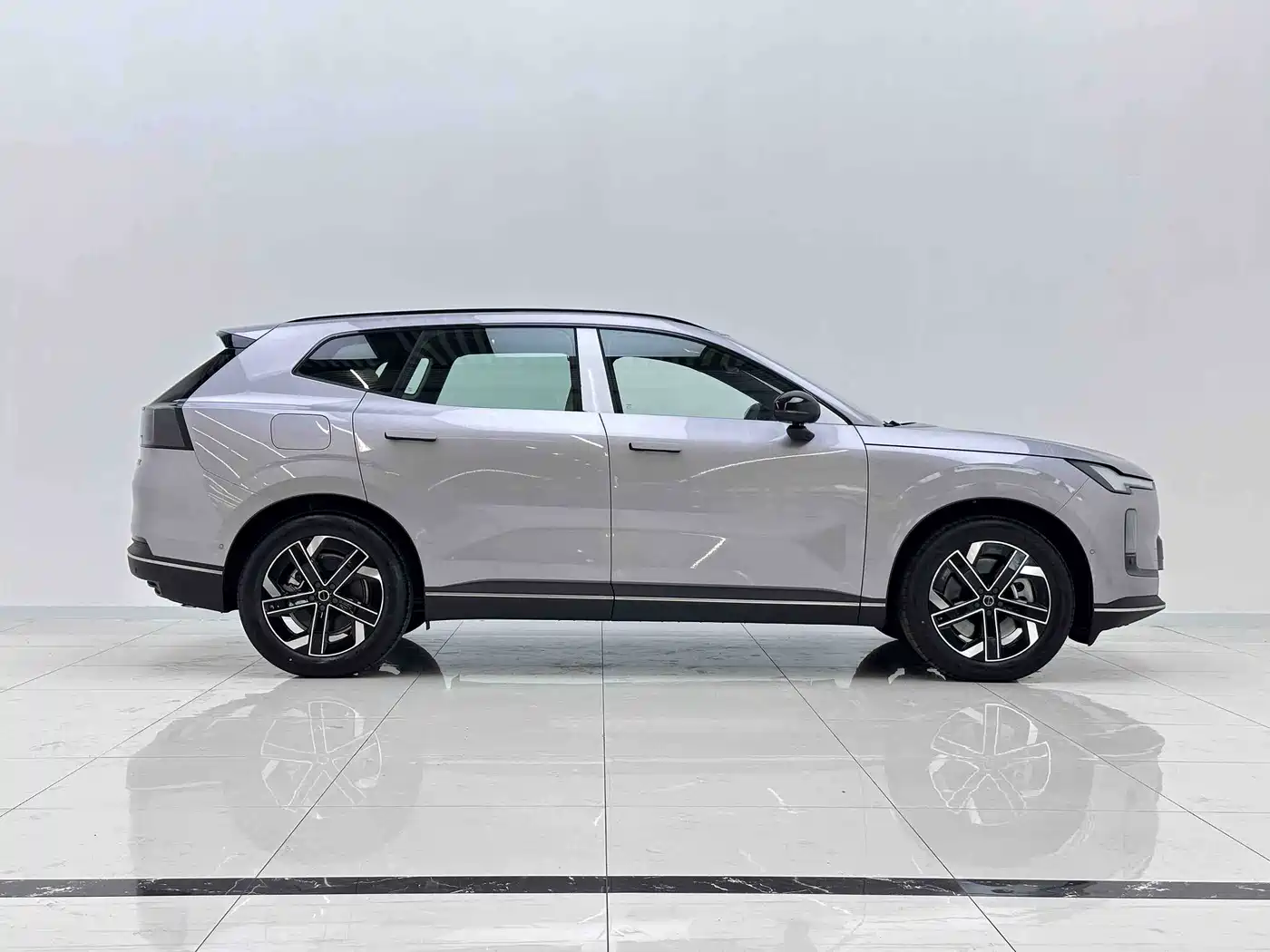 2026 Volvo XC70 Plug-in Hybrid