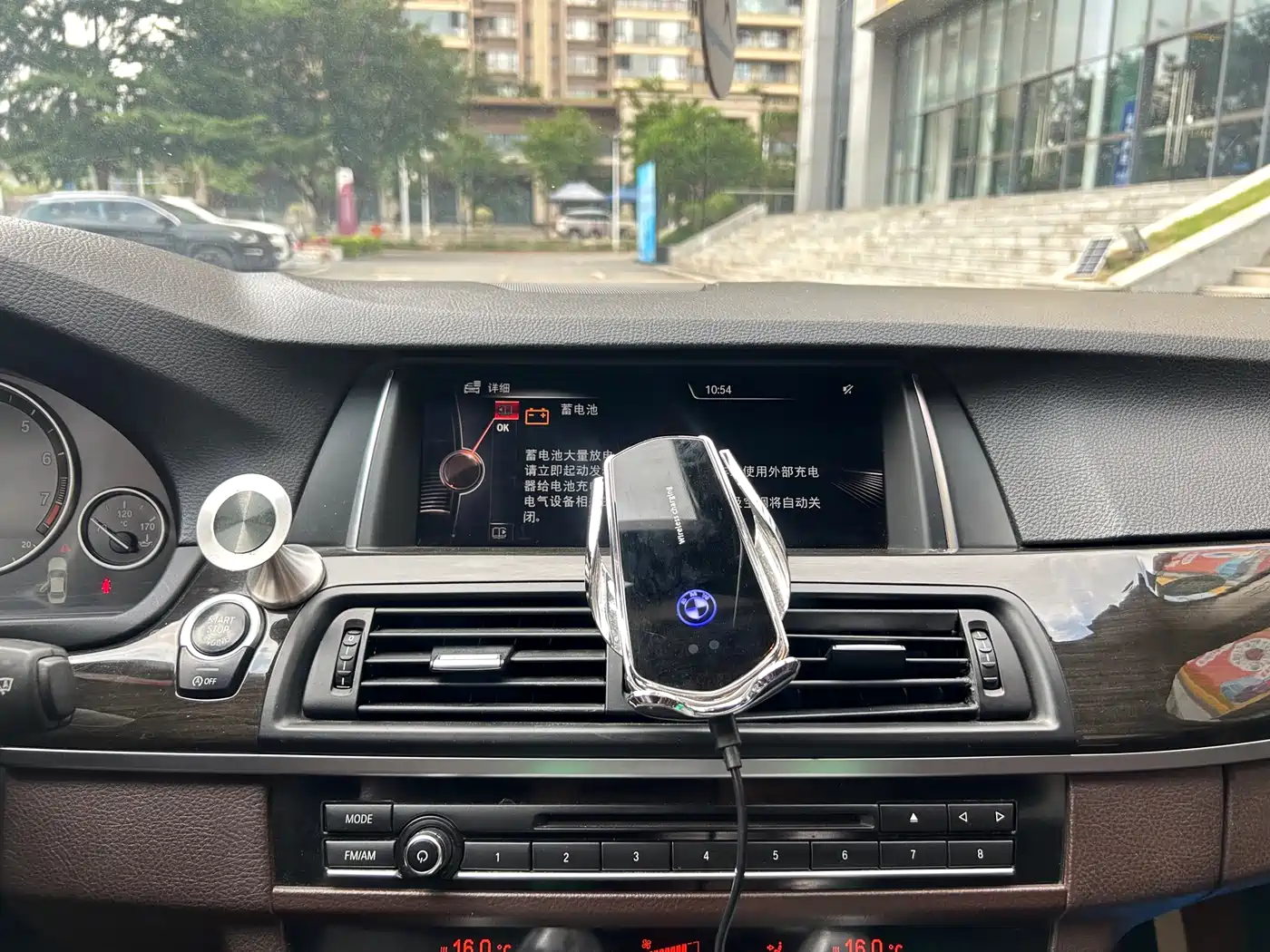 BMW 5 Series 2014 525Li Luxury Design Package фото 14