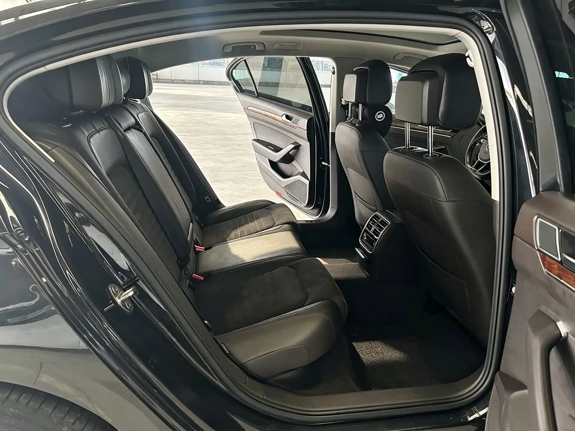 صورة 10 - Volkswagen Magotan