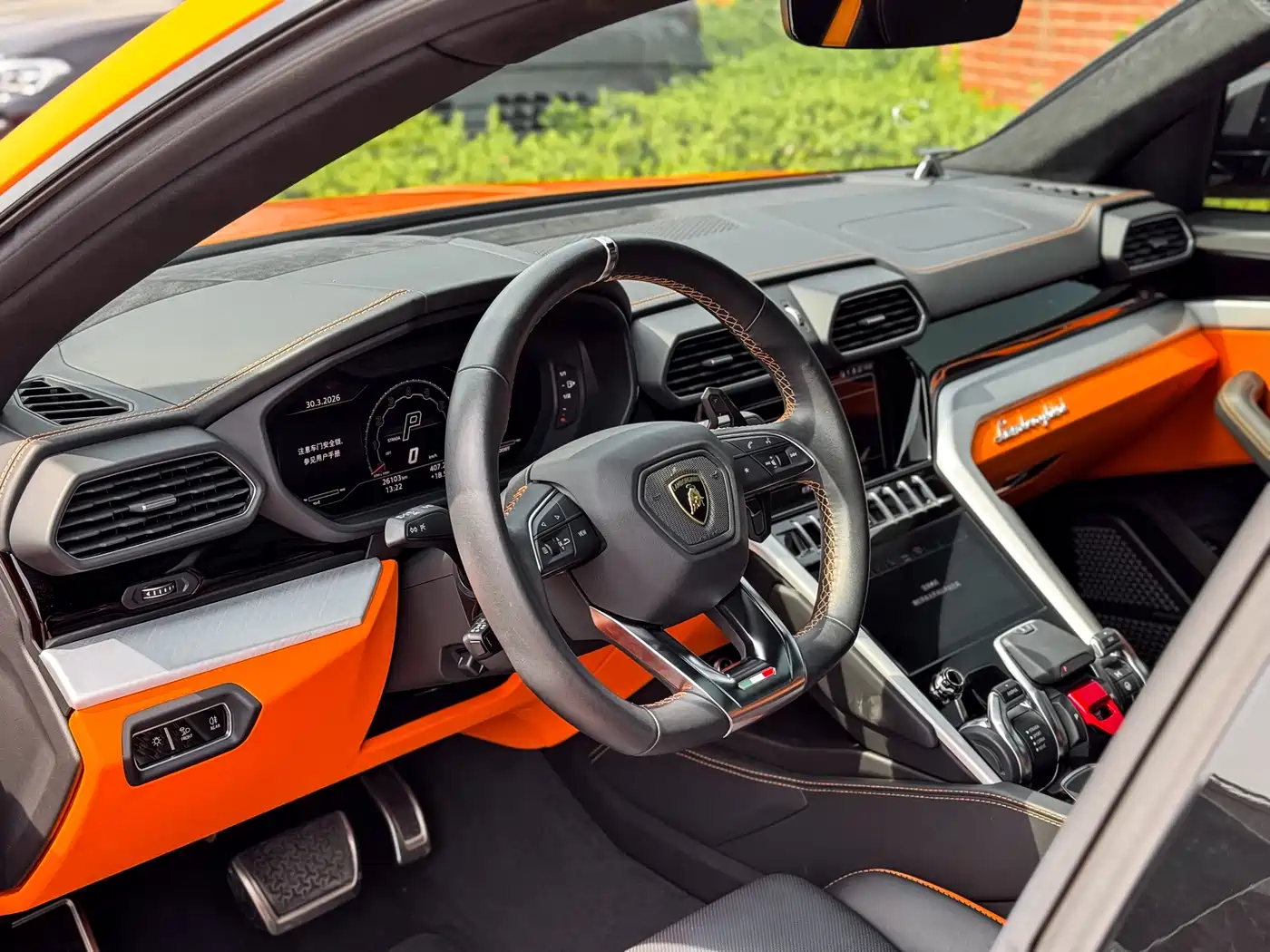 LAMBORGHINI URUS