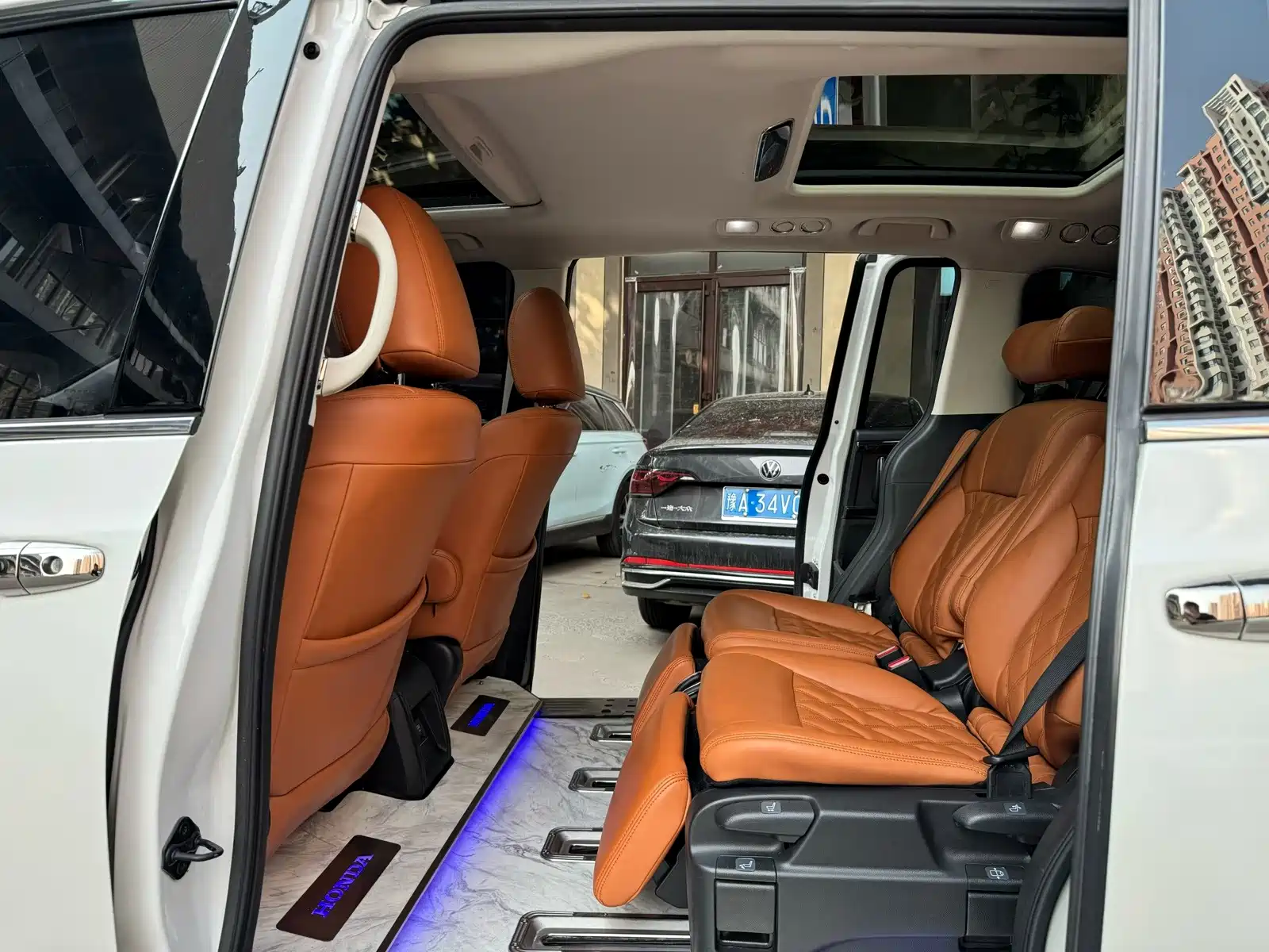 Photo 5 - Honda Odyssey