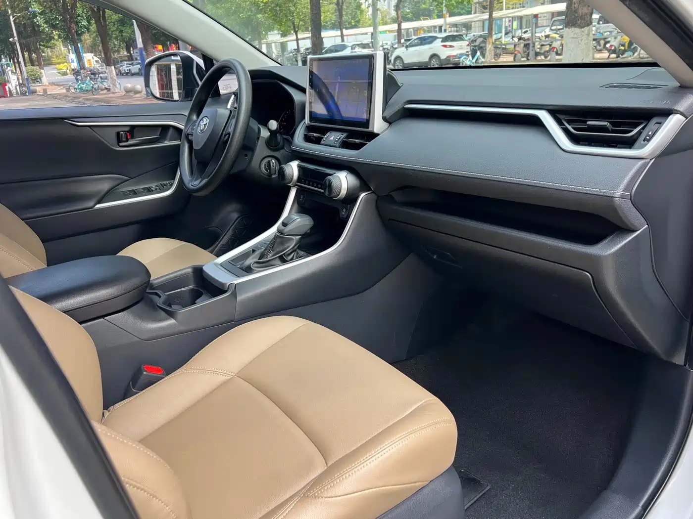 Toyota Wildlander 2022 2.0L CVT FWD Leading Edition фото 17