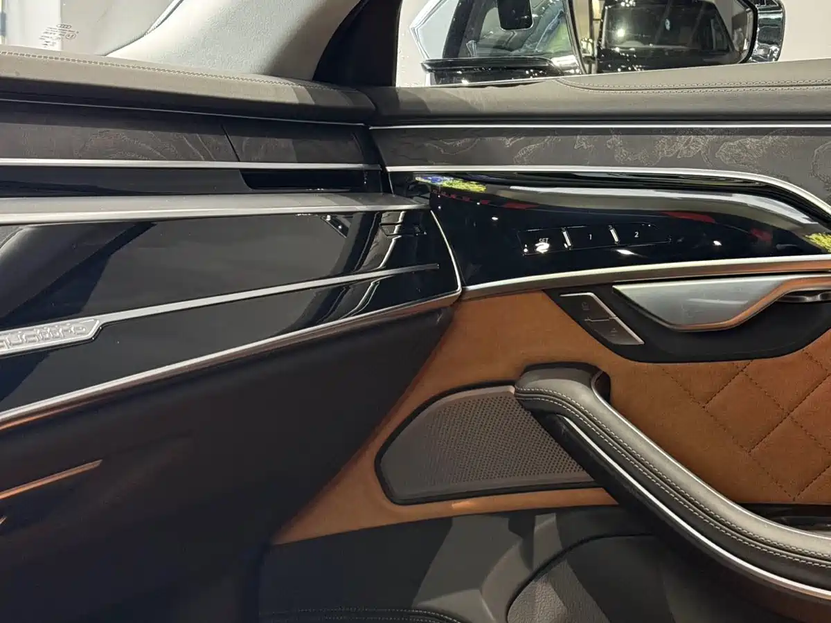 Audi A8 2025 A8L Horch Founder Edition 55TFSI фото 7
